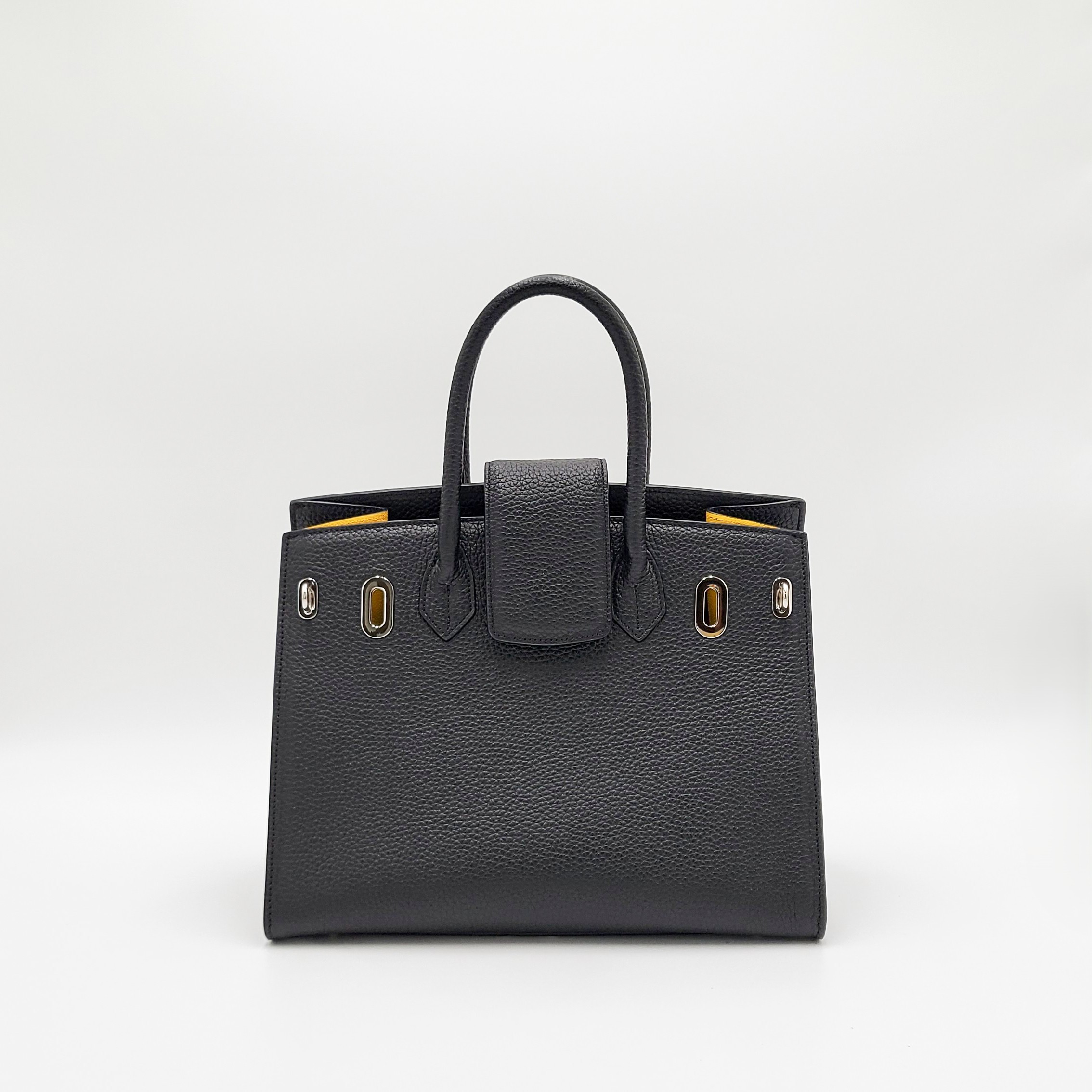 Bella [벨라]